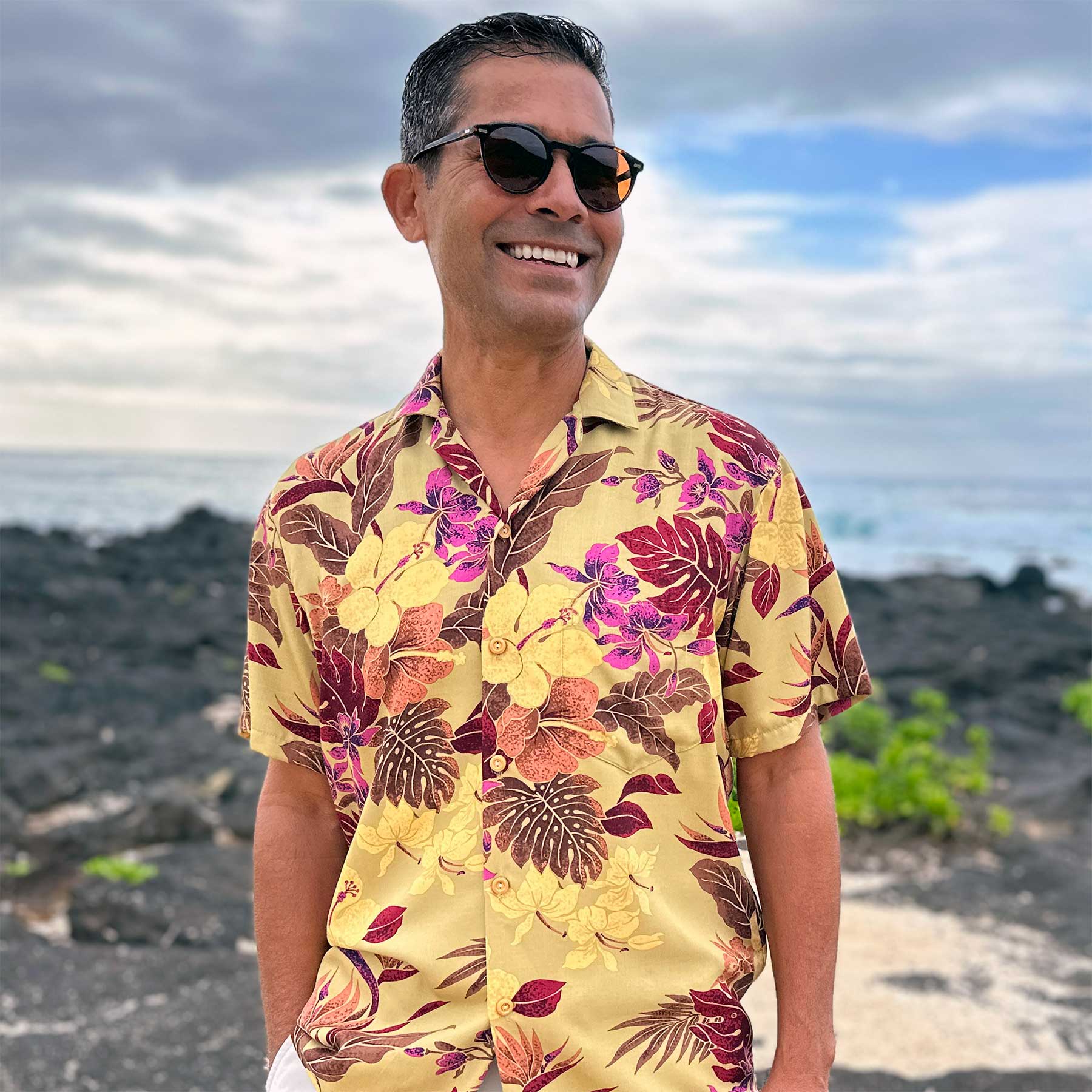 Paradise Found Hawaii Shirt Hilo - Gold